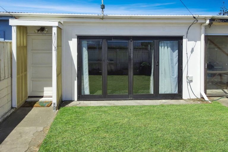 Photo of property in 4/2-4 Himatangi Street, Himatangi Beach, Foxton, 4891