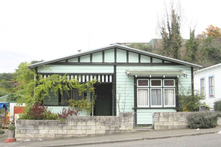 Photo of property in 16 Chaucer Road South, Hospital Hill, Napier, 4110