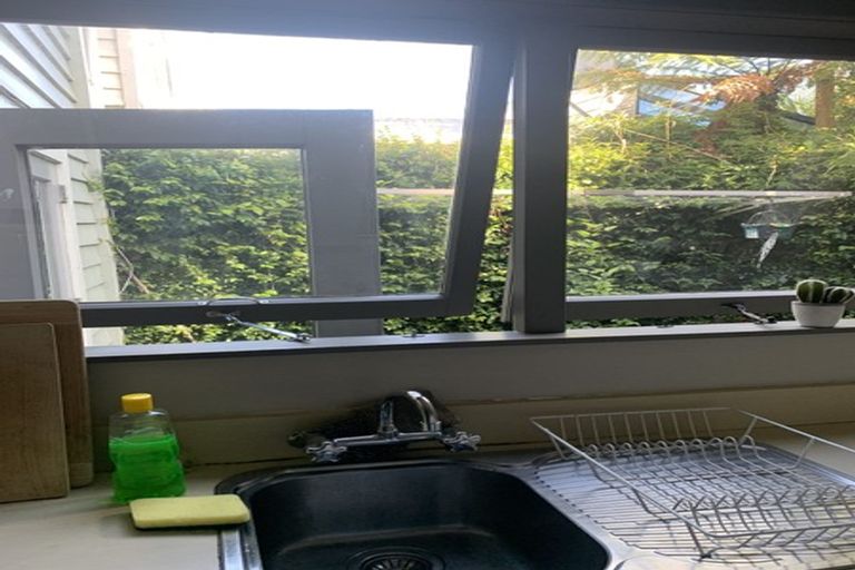 Photo of property in 15 Cottleville Terrace, Thorndon, Wellington, 6011