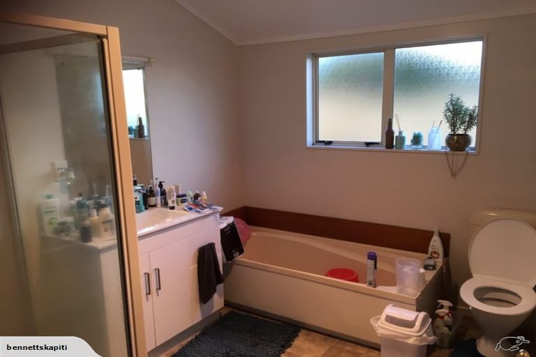 Photo of property in 42 Linwood Drive, Paraparaumu, 5032