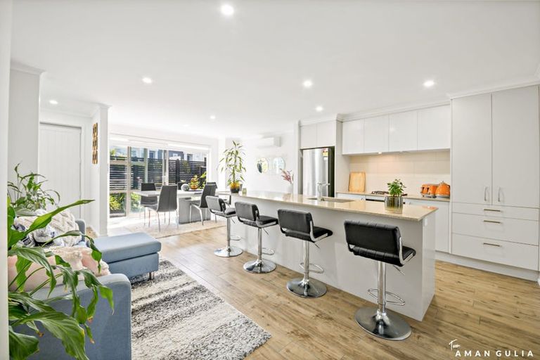 Photo of property in 72 Karepiro Drive, Stanmore Bay, Whangaparaoa, 0932