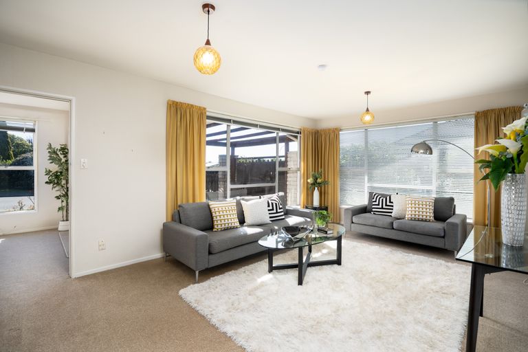 Photo of property in 12 Oldham Crescent, Halswell, Christchurch, 8025