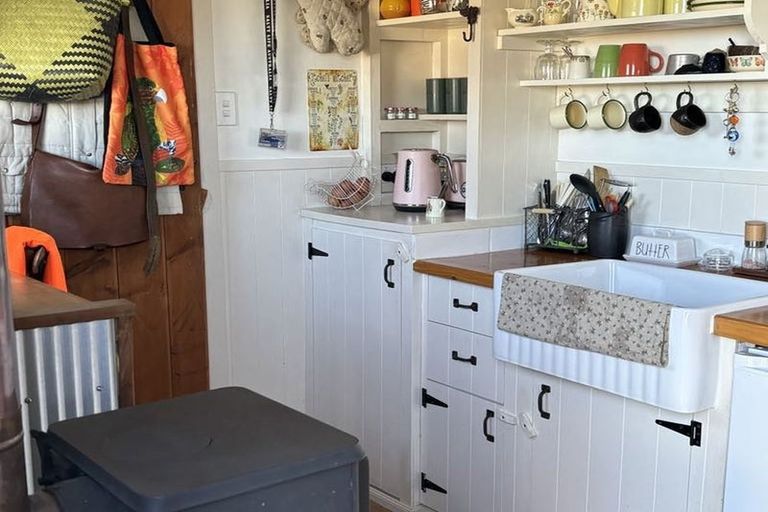 Photo of property in 2 Hill Street, Macraes, Palmerston, 9483