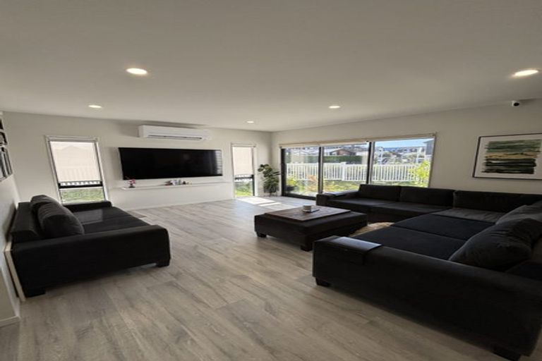Photo of property in 18 Vintry Drive, Huapai, Kumeu, 0810