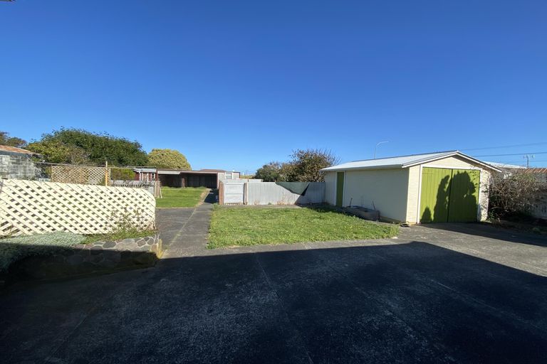 Photo of property in 4 Tongariro Street, Castlecliff, Whanganui, 4501