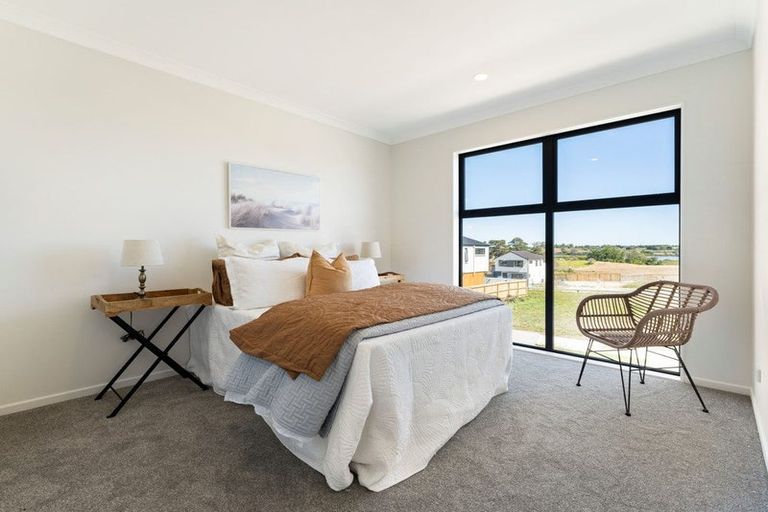 Photo of property in 13 Taipahitini Road, Rosehill, 2113