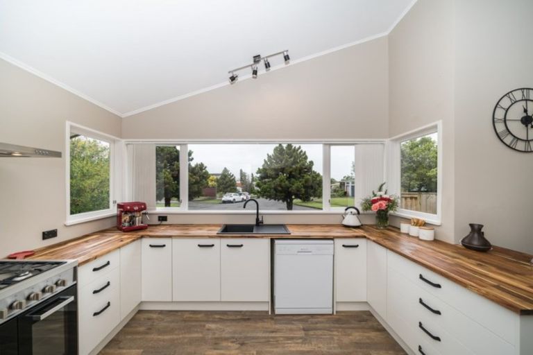 Photo of property in 6 Kapiti Place, Awapuni, Palmerston North, 4412