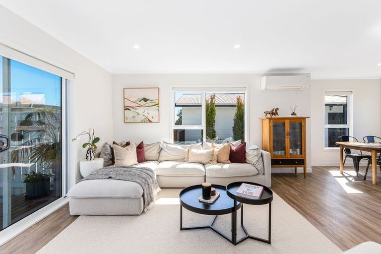 Photo of property in 11 Parkinson Close, Whitby, Porirua, 5024