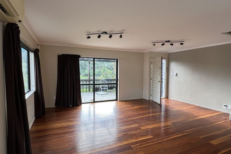 Photo of property in 1/13a Kitewao Street, Northcote, Auckland, 0627