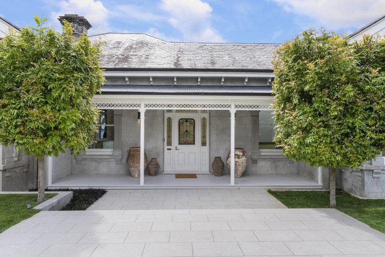 Photo of property in 27 Marine Parade, Herne Bay, Auckland, 1011