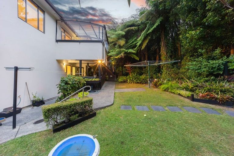Photo of property in 36 Woodridge Avenue, Northcross, Auckland, 0630
