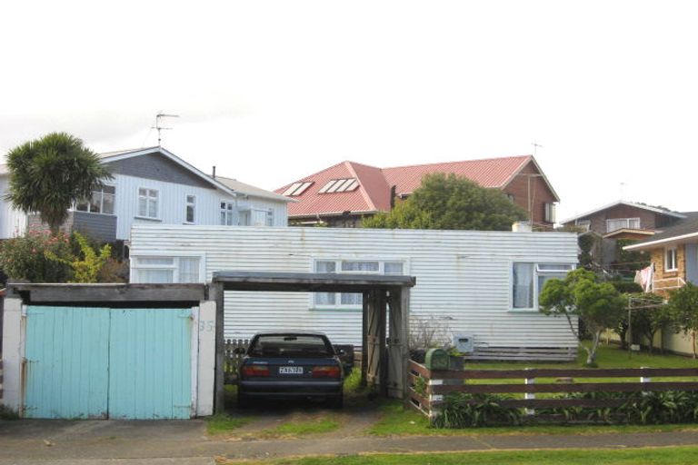 Photo of property in 35 South Road, Blagdon, New Plymouth, 4310