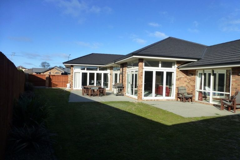 Photo of property in 17 Foresters Crescent, Parklands, Christchurch, 8083