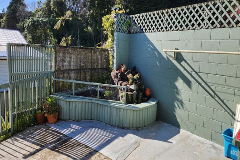 Photo of property in 29 Awanui Street, Merrilands, New Plymouth, 4312