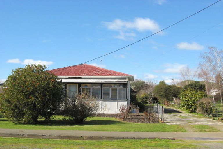 Photo of property in 28 Walter Street, Takapau, 4203