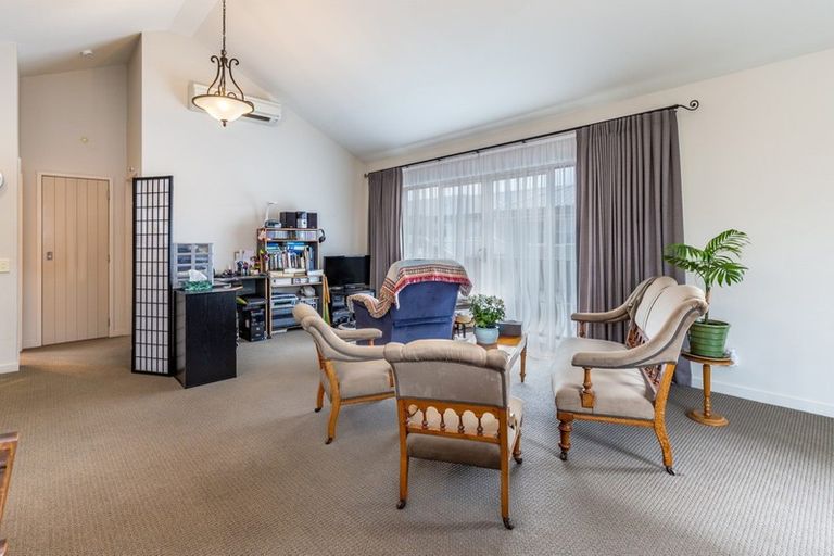 Photo of property in 33 Chateau Crescent, Rangatira Park, Taupo, 3330