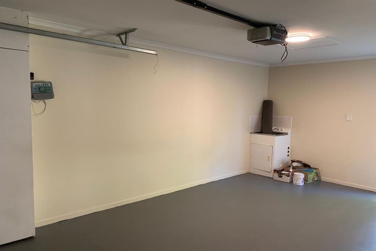 Photo of property in 10 Westvale Avenue, Ranui, Auckland, 0612