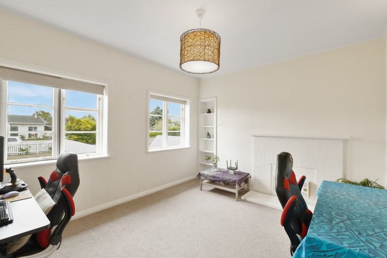 Photo of property in 21 Robert Street, Marton, 4710