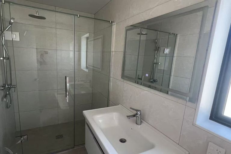 Photo of property in 28a Tiraumea Drive, Pakuranga, Auckland, 2010