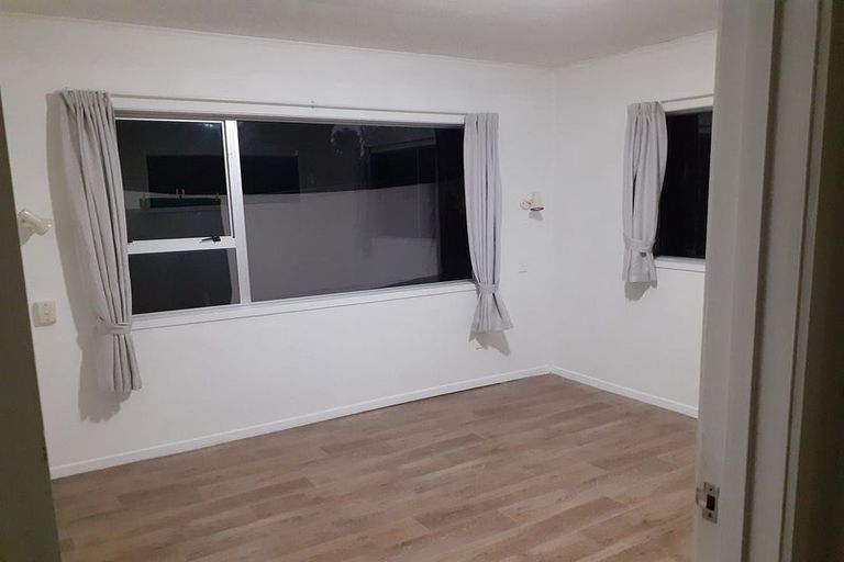 Photo of property in 4152 Great North Road, Glendene, Auckland, 0602