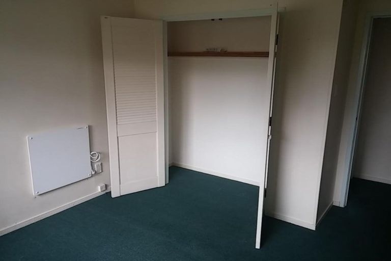 Photo of property in 28 Katrina Place, Massey, Auckland, 0614