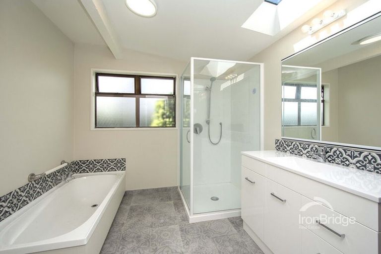 Photo of property in 6 Grove Place, Rangiora, 7400