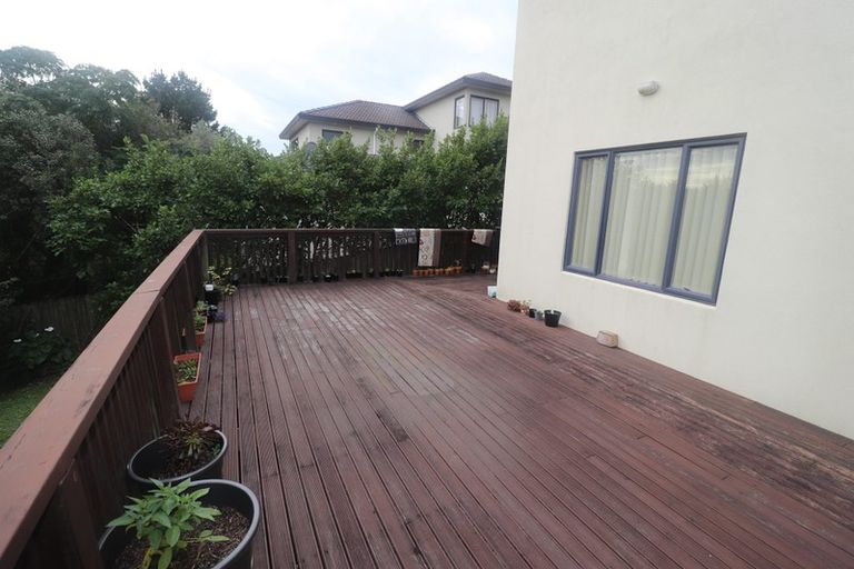 Photo of property in 16 Crimson Park, Oteha, Auckland, 0632