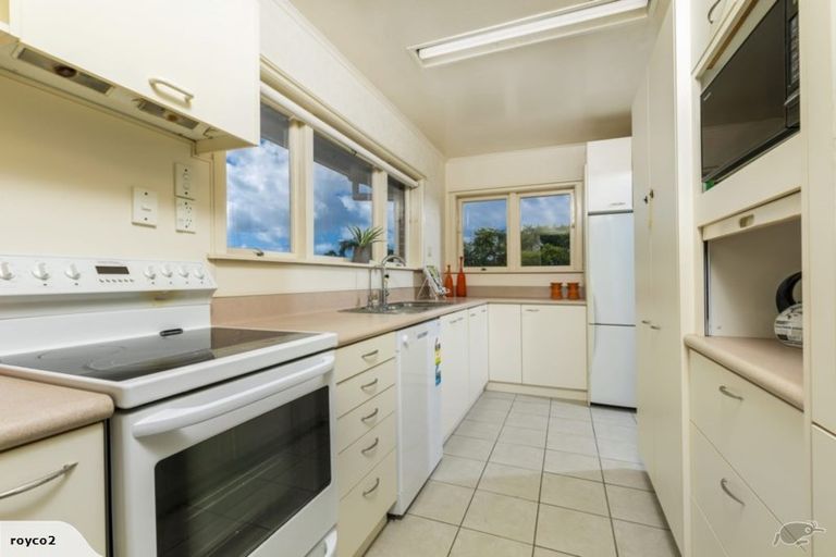 Photo of property in 12 Fairlea Road, Te Atatu South, Auckland, 0610