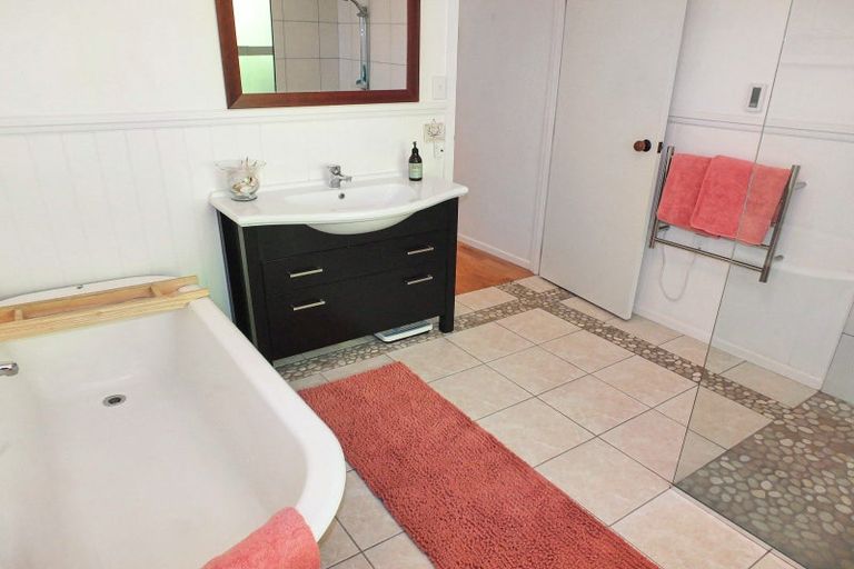 Photo of property in 25 Cousins Avenue East, Foxton Beach, Foxton, 4815