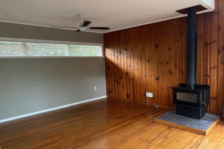 Photo of property in 3 Mackwood Place, Birkdale, Auckland, 0626