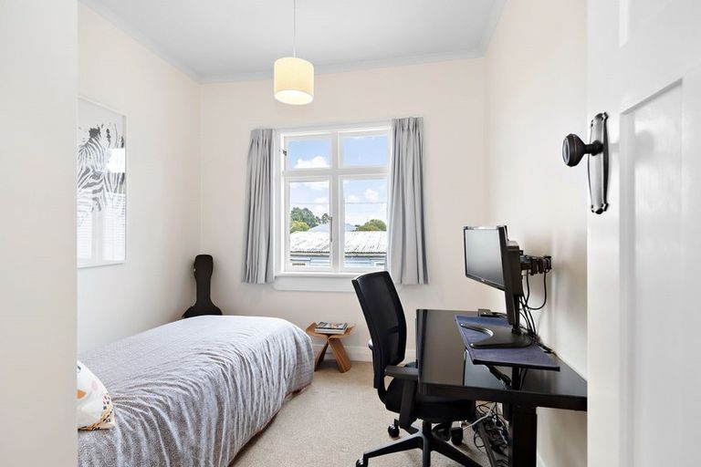 Photo of property in 6 Memorial Avenue, Mount Roskill, Auckland, 1041