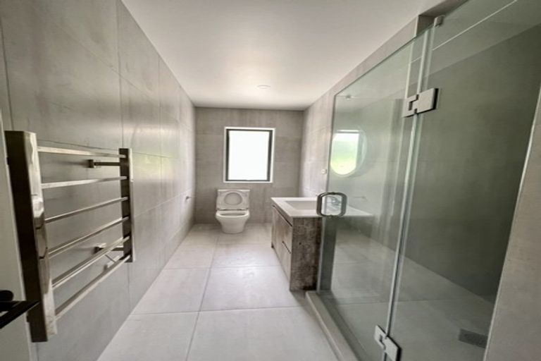 Photo of property in 21 Reserva Crescent, Kumeu, 0810