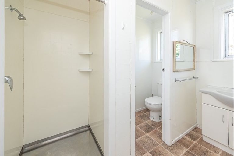 Photo of property in 19 Hussey Street, Waverley, 4510