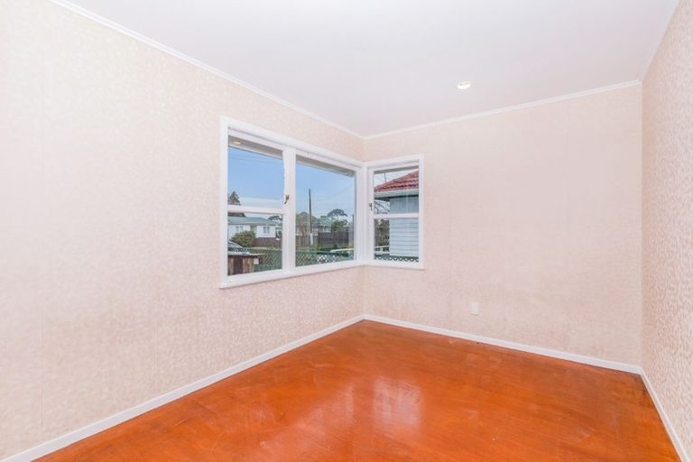 Photo of property in 8 Kiernan Place, Kelston, Auckland, 0602