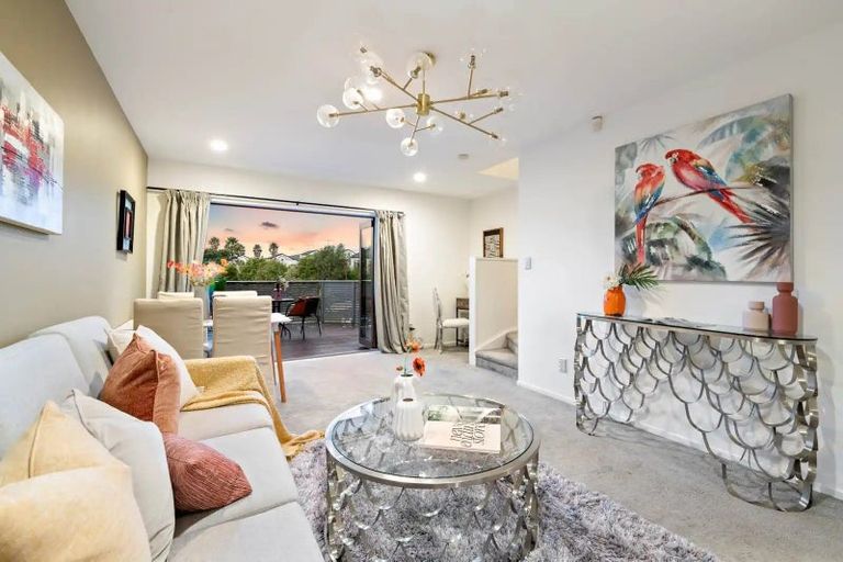 Photo of property in 3/17 Pannill Place, Oteha, Auckland, 0632