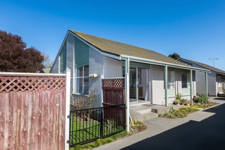 Photo of property in 1/4 Tracy Place, Redwood, Christchurch, 8051
