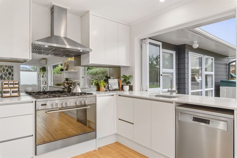 Photo of property in 29 Cassino Street, Bayswater, Auckland, 0622