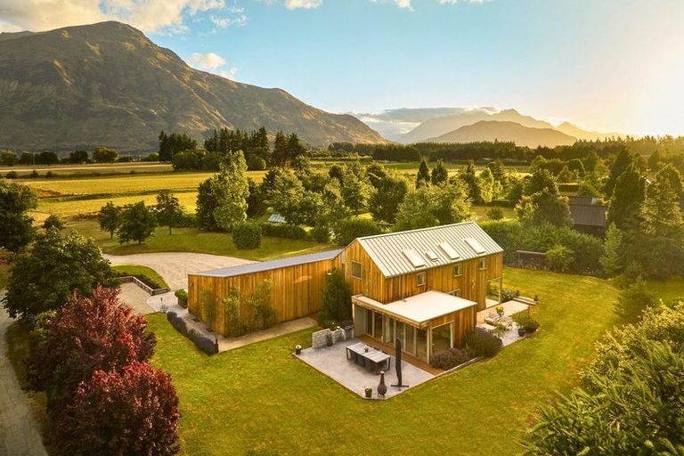 Photo of property in 10 Ellen Johnson Terrace, Lake Hayes, Queenstown, 9371