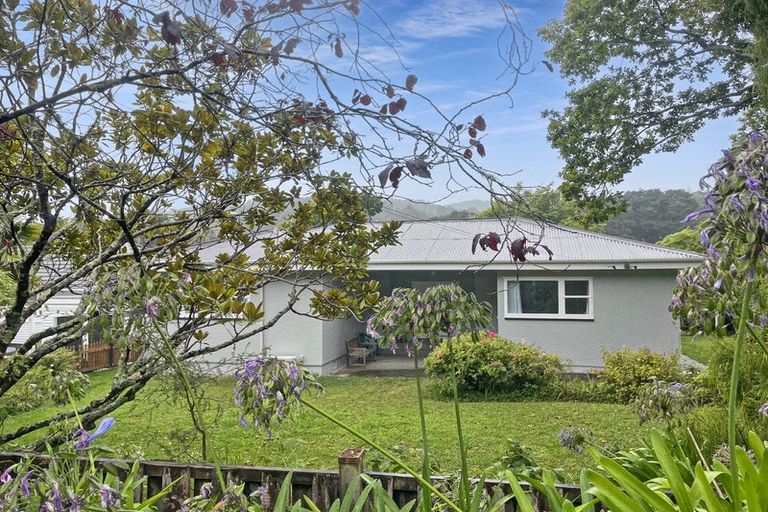Photo of property in 31 Pinehaven Road, Pinehaven, Upper Hutt, 5019
