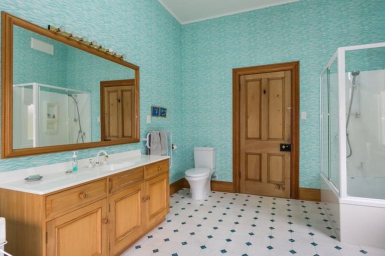 Photo of property in 15 Sealy Road, Bluff Hill, Napier, 4110