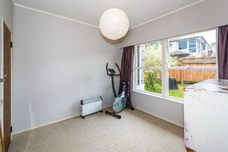 Photo of property in 2/14 Westwell Road, Belmont, Auckland, 0622