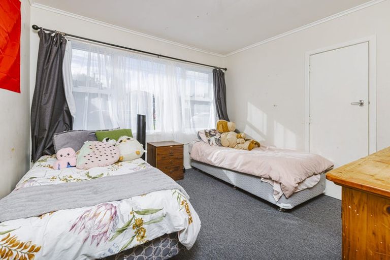 Photo of property in 5 Clendon Avenue, Papatoetoe, Auckland, 2025