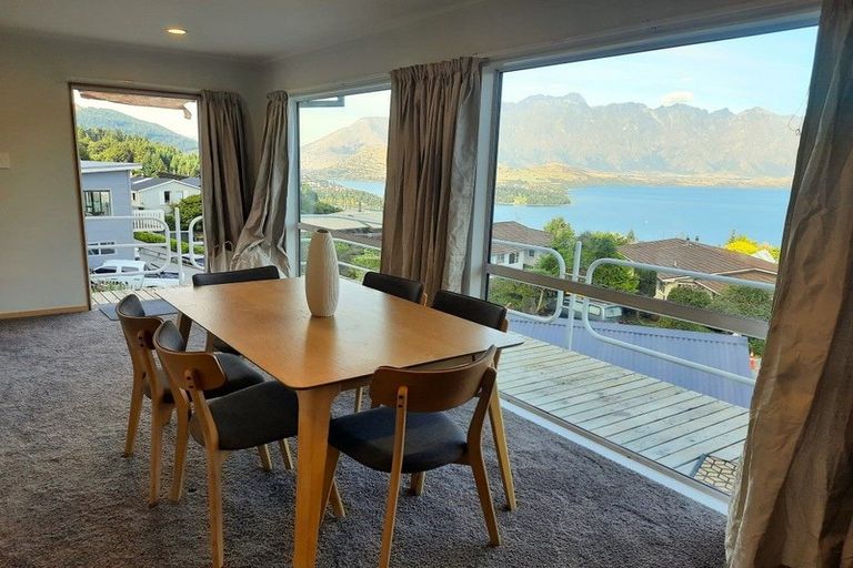Photo of property in 32 Avalon Crescent, Fernhill, Queenstown, 9300