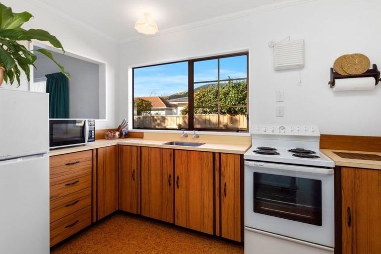 Photo of property in 16 Rossiter Street, Tawa, Wellington, 5028