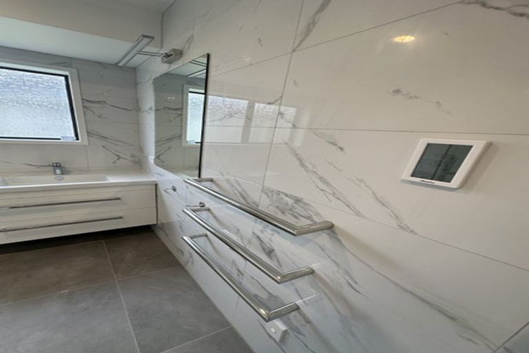 Photo of property in 59a View Road, Henderson, Auckland, 0612