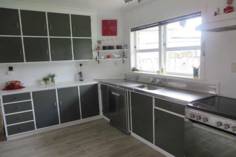 Photo of property in 55 Karaka Crescent, Levin, 5510