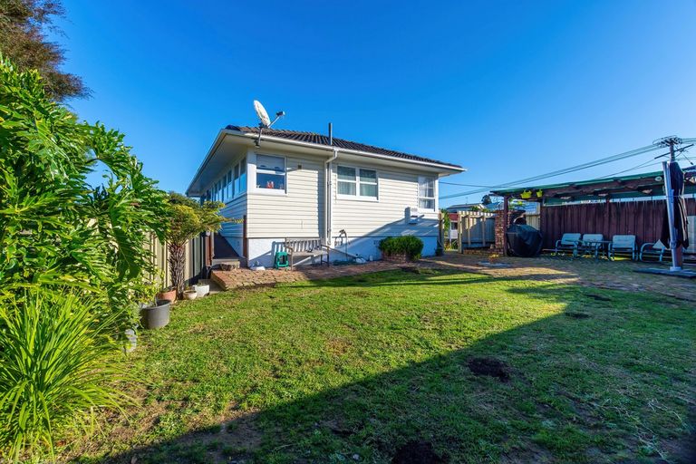 Photo of property in 5 Braebank Lane, Te Atatu South, Auckland, 0610