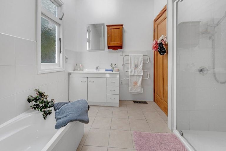 Photo of property in 31b William Bond Street, Stanley Point, Auckland, 0624