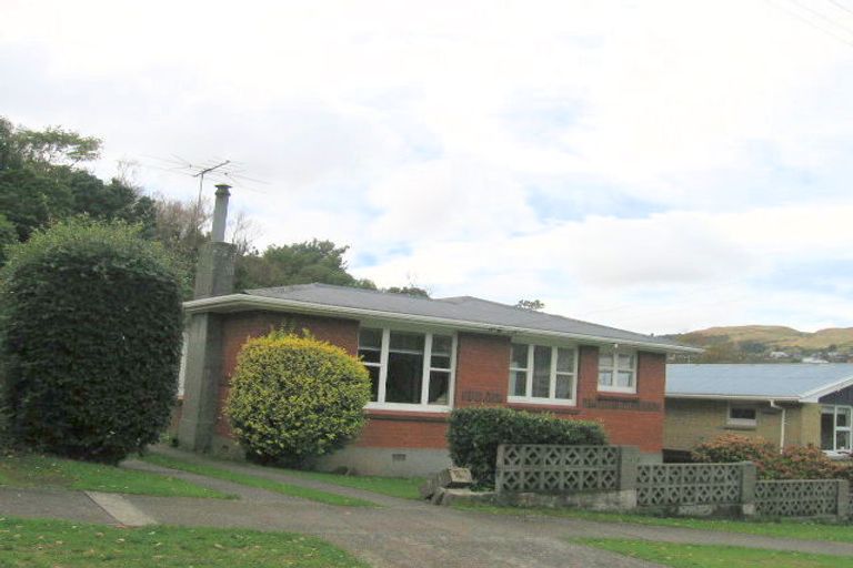 Photo of property in 14 Victory Crescent, Tawa, Wellington, 5028