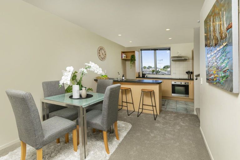 Photo of property in 8/3 Riverside Road, Orewa, 0931